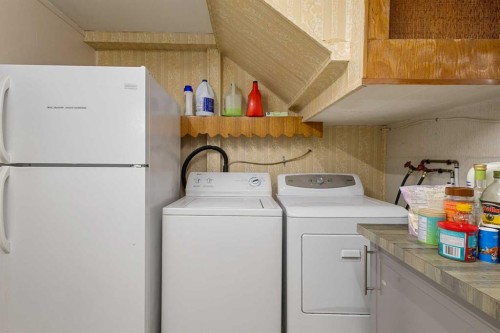 2812 24 Street Nw, Calgary, AB - Indoor Photo Showing Laundry Room