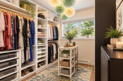 2816 24 Street Nw, Calgary, AB - Indoor With Storage