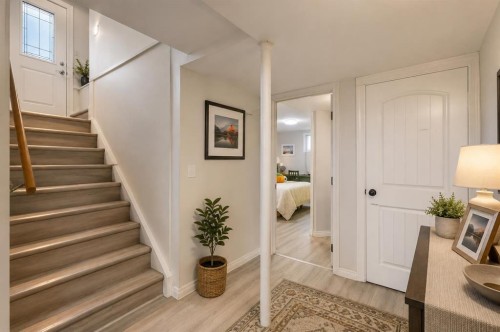 2816 24 Street Nw, Calgary, AB - Indoor Photo Showing Other Room