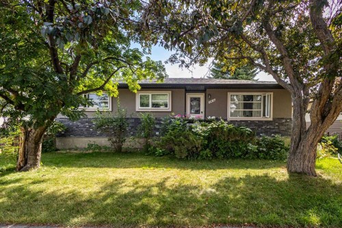 2816 24 Street Nw, Calgary, AB - Outdoor