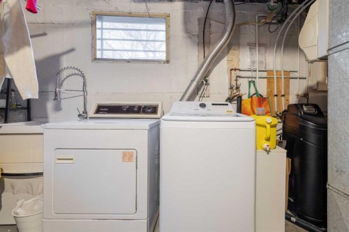 2816 24 Street Nw, Calgary, AB - Indoor Photo Showing Laundry Room
