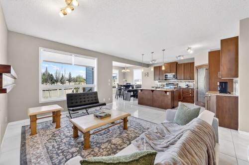 71 Walden Manor Se, Calgary, AB - Indoor Photo Showing Living Room