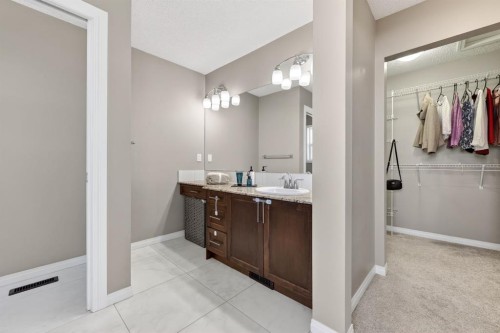 71 Walden Manor Se, Calgary, AB - Indoor Photo Showing Bathroom