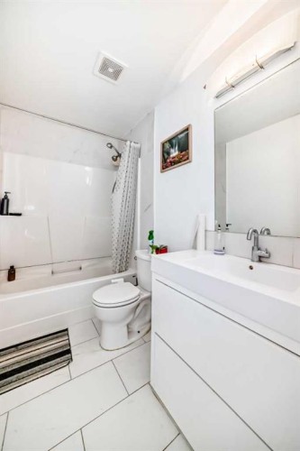 279 Falton Drive Ne, Calgary, AB - Indoor Photo Showing Bathroom