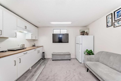 279 Falton Drive Ne, Calgary, AB - Indoor Photo Showing Kitchen