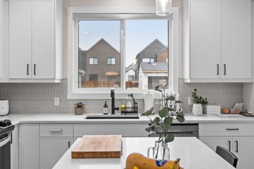 72 Seton Villas Se, Calgary, AB - Indoor Photo Showing Kitchen With Upgraded Kitchen