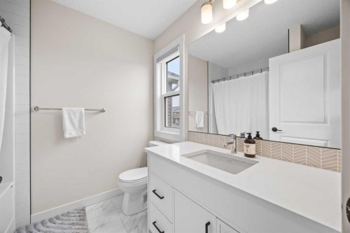 72 Seton Villas Se, Calgary, AB - Indoor Photo Showing Bathroom