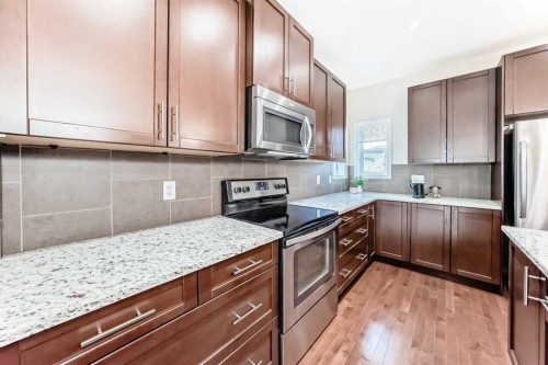 199 River Heights Green, Cochrane, AB - Indoor Photo Showing Kitchen With Upgraded Kitchen