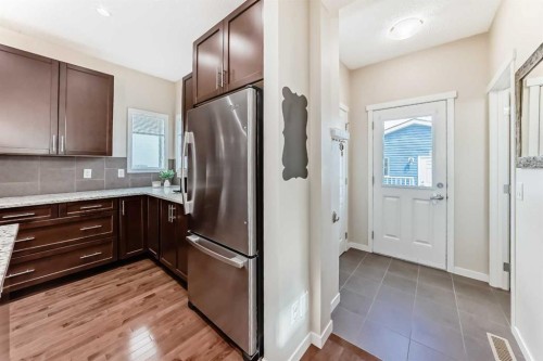 199 River Heights Green, Cochrane, AB - Indoor Photo Showing Kitchen