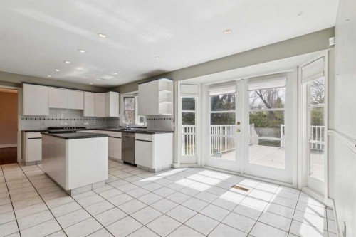 1207 Baldwin Crescent Sw, Calgary, AB - Indoor Photo Showing Kitchen