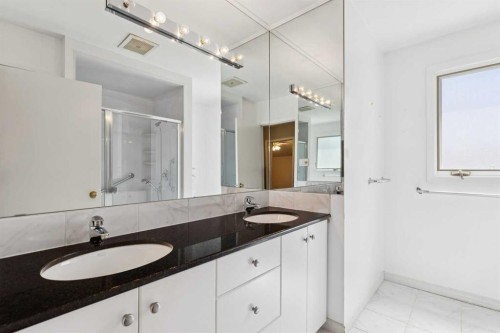 1207 Baldwin Crescent Sw, Calgary, AB - Indoor Photo Showing Bathroom