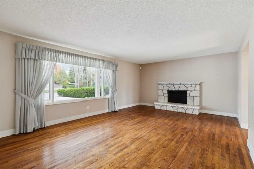 1207 Baldwin Crescent Sw, Calgary, AB - Indoor Photo Showing Living Room