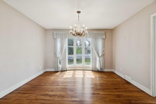 1207 Baldwin Crescent Sw, Calgary, AB - Indoor Photo Showing Other Room