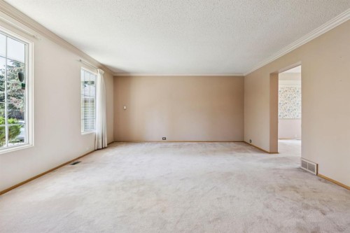 40 Varston Place Nw, Calgary, AB - Indoor Photo Showing Other Room