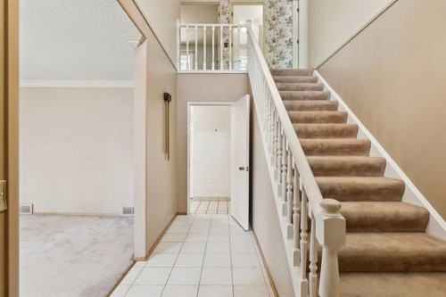 40 Varston Place Nw, Calgary, AB - Indoor Photo Showing Other Room