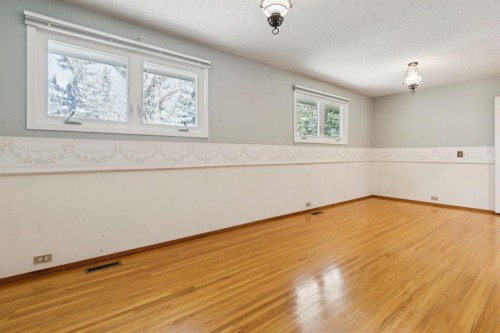 40 Varston Place Nw, Calgary, AB - Indoor Photo Showing Other Room