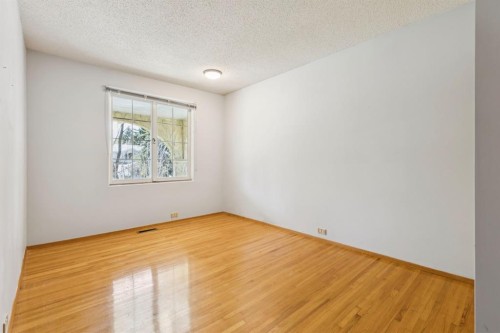 40 Varston Place Nw, Calgary, AB - Indoor Photo Showing Other Room