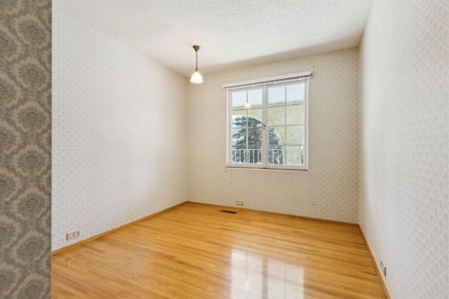 40 Varston Place Nw, Calgary, AB - Indoor Photo Showing Other Room
