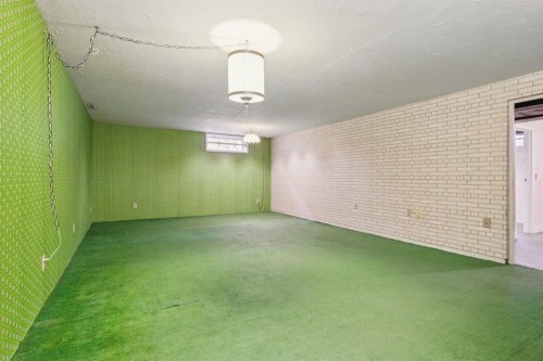 40 Varston Place Nw, Calgary, AB - Indoor Photo Showing Other Room
