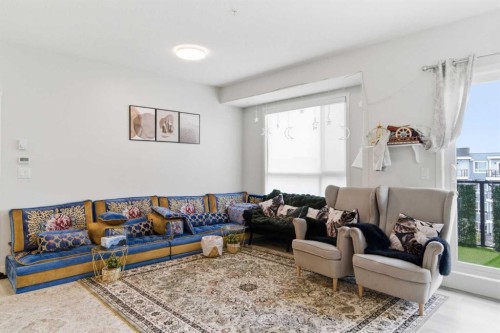 3417-33 Carringham Gate Nw, Calgary, AB - Indoor Photo Showing Living Room