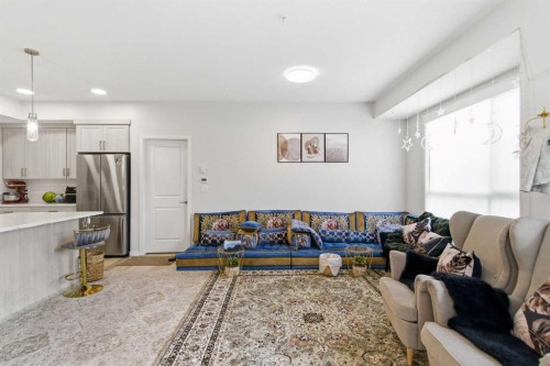 3417-33 Carringham Gate Nw, Calgary, AB - Indoor