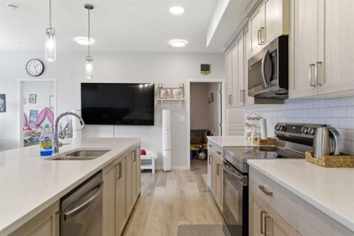 3417-33 Carringham Gate Nw, Calgary, AB - Indoor Photo Showing Kitchen With Double Sink With Upgraded Kitchen