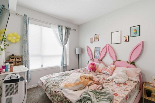 3417-33 Carringham Gate Nw, Calgary, AB - Indoor Photo Showing Bedroom