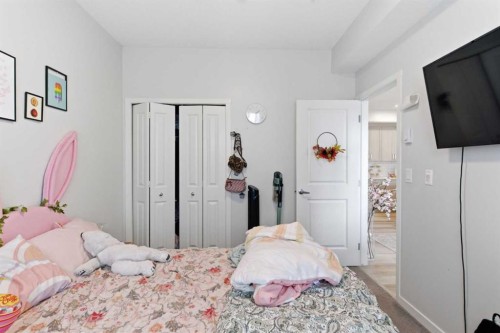 3417-33 Carringham Gate Nw, Calgary, AB - Indoor Photo Showing Bedroom