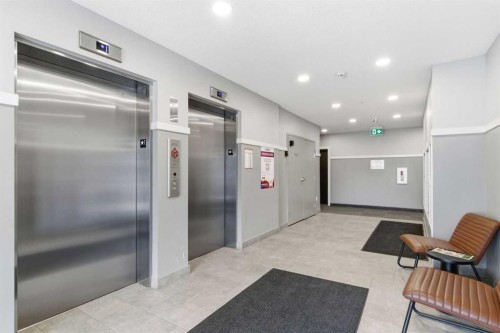 3417-33 Carringham Gate Nw, Calgary, AB - Indoor Photo Showing Other Room