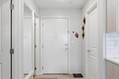 3417-33 Carringham Gate Nw, Calgary, AB - Indoor Photo Showing Other Room