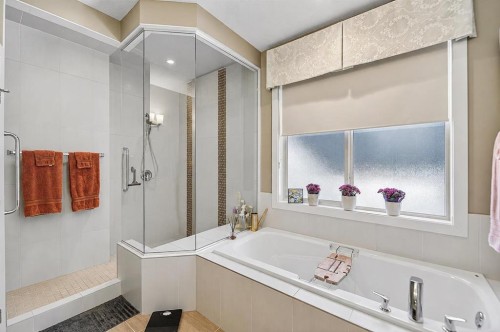 43 Cortina Villas Sw, Calgary, AB - Indoor Photo Showing Bathroom