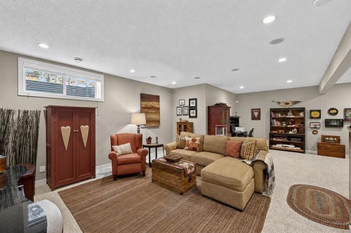 43 Cortina Villas Sw, Calgary, AB - Indoor Photo Showing Other Room