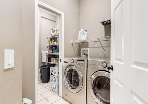 124 Copperfield Green Se, Calgary, AB - Indoor Photo Showing Laundry Room