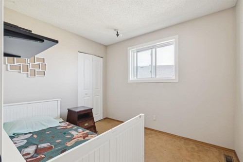 34 Shawfield Place Sw, Calgary, AB - Indoor Photo Showing Bedroom