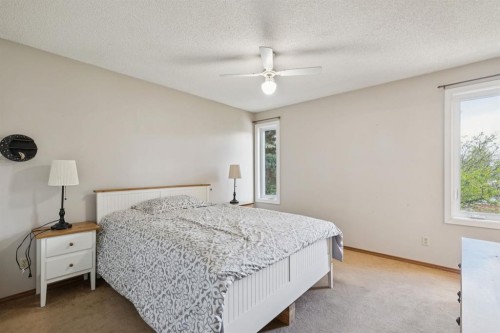 34 Shawfield Place Sw, Calgary, AB - Indoor Photo Showing Bedroom