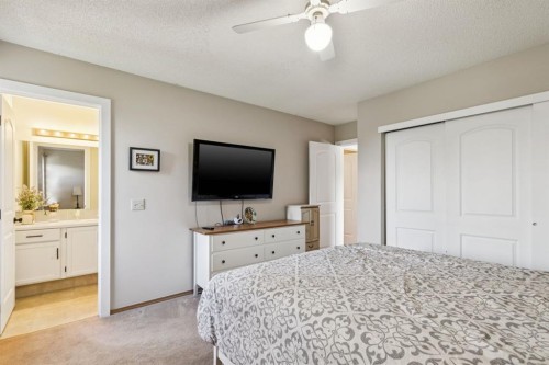 34 Shawfield Place Sw, Calgary, AB - Indoor Photo Showing Bedroom