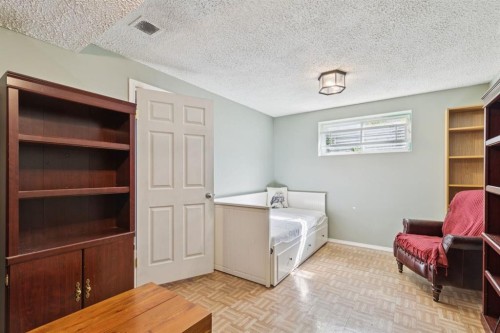 34 Shawfield Place Sw, Calgary, AB - Indoor