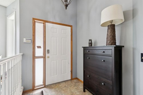 34 Shawfield Place Sw, Calgary, AB - Indoor Photo Showing Other Room
