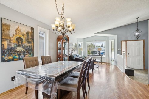 34 Shawfield Place Sw, Calgary, AB - Indoor Photo Showing Dining Room
