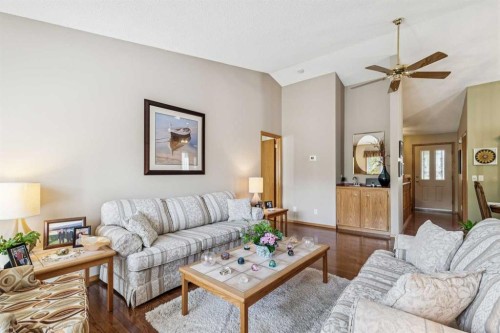 47 Sunlake Close Se, Calgary, AB - Indoor Photo Showing Living Room