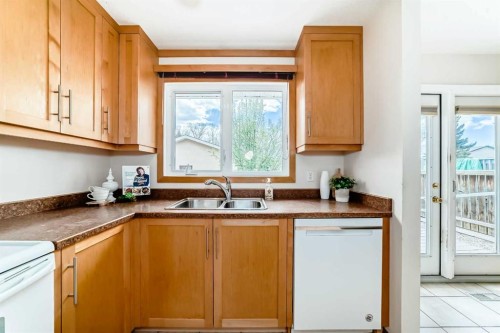 41 Alder Crescent Se, Airdrie, AB - Indoor Photo Showing Kitchen With Double Sink