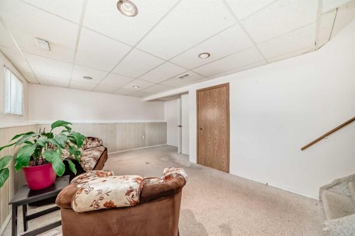 41 Alder Crescent Se, Airdrie, AB - Indoor Photo Showing Other Room
