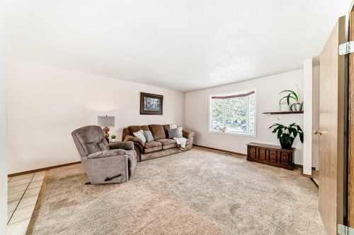 41 Alder Crescent Se, Airdrie, AB - Indoor Photo Showing Other Room