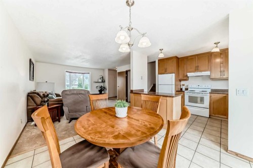 41 Alder Crescent Se, Airdrie, AB - Indoor Photo Showing Dining Room
