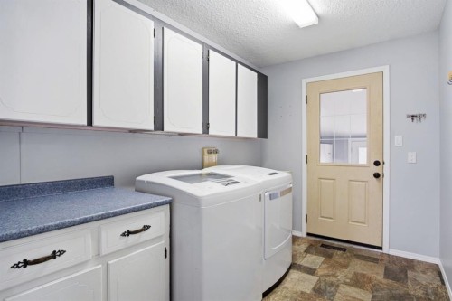 4525 Shannon Drive, Olds, AB - Indoor Photo Showing Laundry Room
