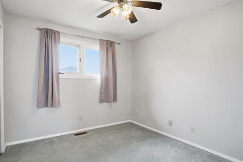 4525 Shannon Drive, Olds, AB - Indoor Photo Showing Other Room