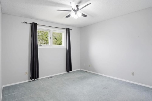4525 Shannon Drive, Olds, AB - Indoor Photo Showing Other Room
