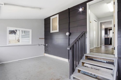 4525 Shannon Drive, Olds, AB - Indoor Photo Showing Other Room