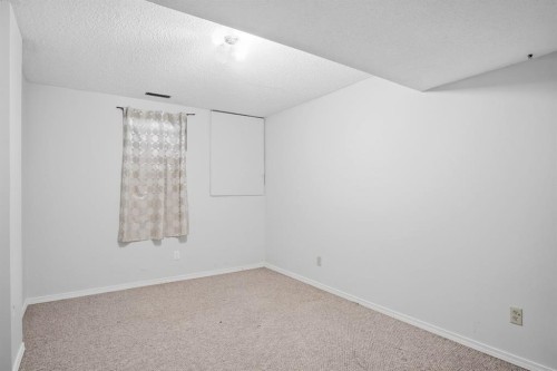 4525 Shannon Drive, Olds, AB - Indoor Photo Showing Other Room