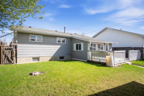 4525 Shannon Drive, Olds, AB - Outdoor